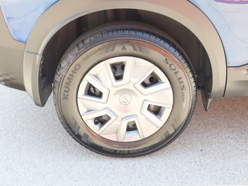 Used 2025 Nissan Kicks S FWD image 11