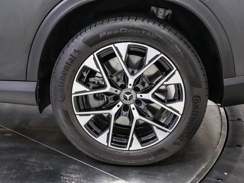 Used 2025 Mercedes-Benz GLC 350e 4MATIC image 10