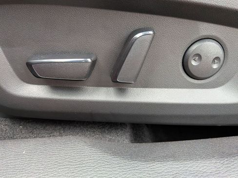 New 2025 Mitsubishi Outlander SE image 13