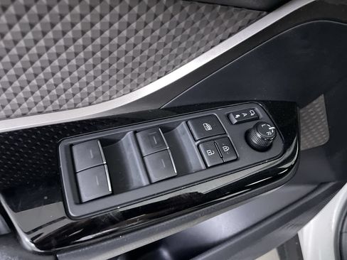 Used 2020 Toyota C-HR Limited FWD image 11