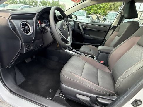 Used 2018 Toyota Corolla LE FWD image 11