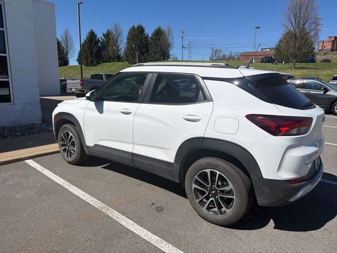 Used 2024 Chevrolet TrailBlazer LT w/ LT Cold Weather Package image 5