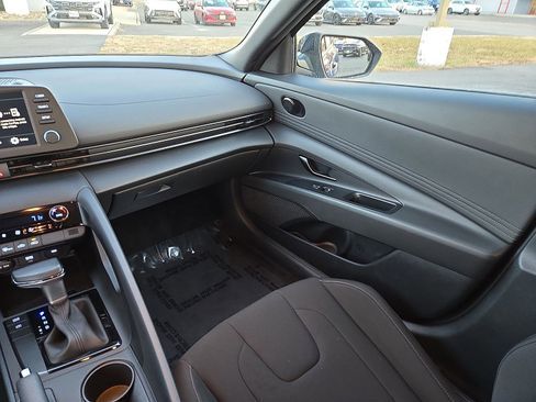 Certified 2025 Hyundai Elantra Sport image 11