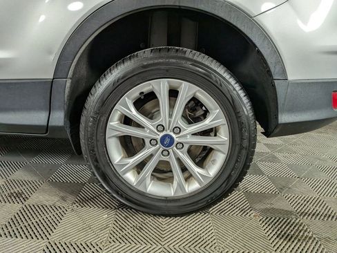 Used 2019 Ford Escape SE image 12