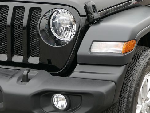 Used 2023 Jeep Wrangler Unlimited Sport AWD/4WD image 7