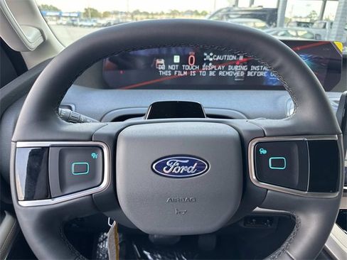 New 2025 Ford Expedition Active image 30