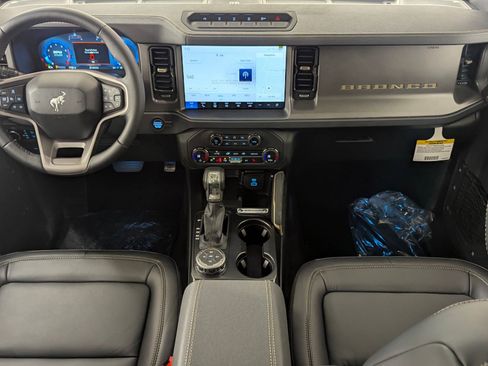 New 2025 Ford Bronco Badlands image 14