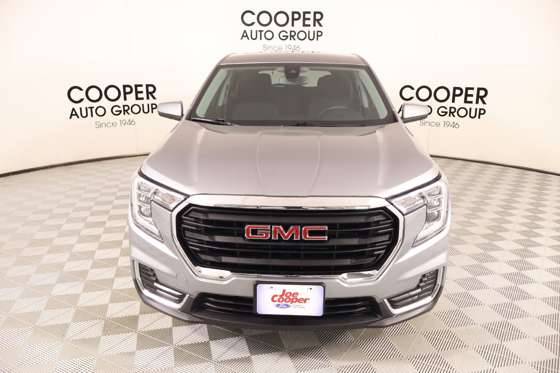Used 2024 GMC Terrain SLE AWD/4WD image 8