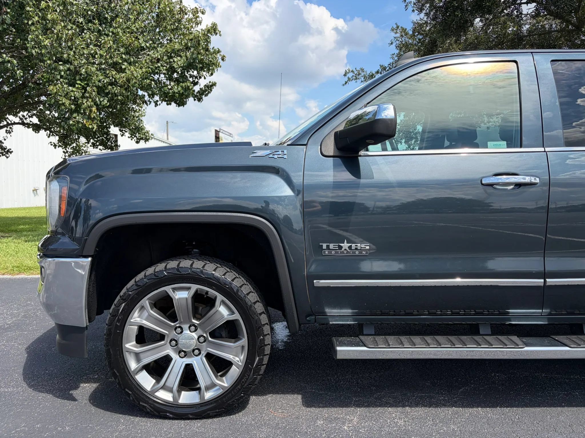 Used 2018 GMC Sierra 1500 SLT w/ Texas SLT Premium Package AWD/4WD image 3