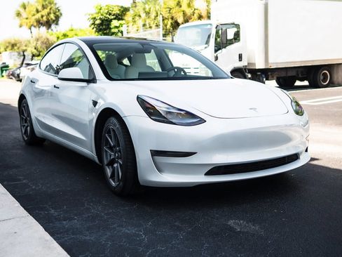Used 2023 Tesla Model 3 Standard Range RWD image 1