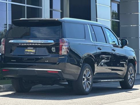 Used 2024 Chevrolet Suburban LT w/ LT Signature Plus Package RWD image 4