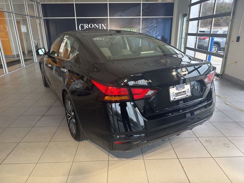 Used 2024 Nissan Altima 2.5 SV image 8