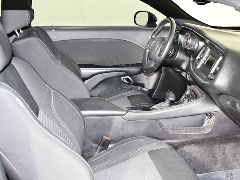 Used 2016 Dodge Challenger SXT RWD image 25