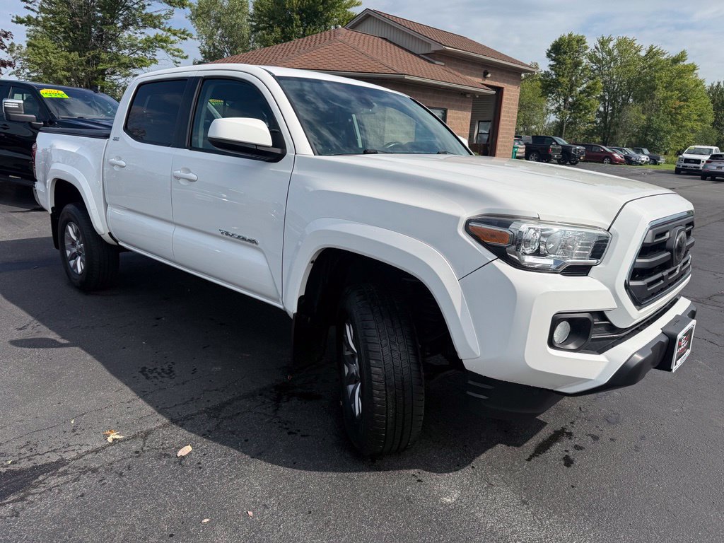 Used 2018 Toyota Tacoma SR5 AWD/4WD image 3