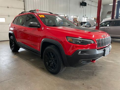 Used 2019 Jeep Cherokee Trailhawk w/ Cold Weather Group AWD/4WD image 5
