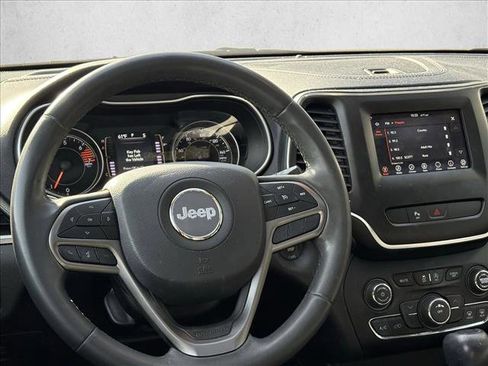 Used 2020 Jeep Cherokee Latitude Plus image 10