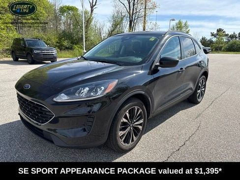 Used 2022 Ford Escape SE w/ SE Sport Appearance Package AWD/4WD image 3