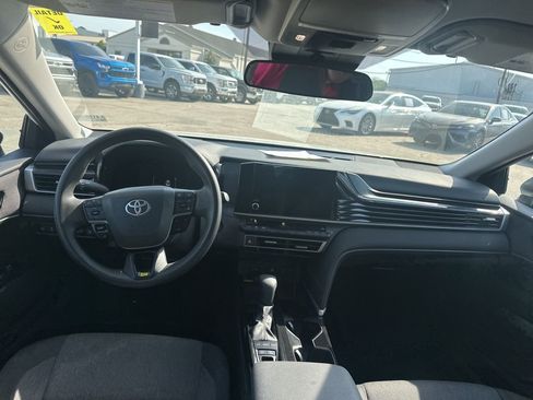 Used 2025 Toyota Camry LE image 9