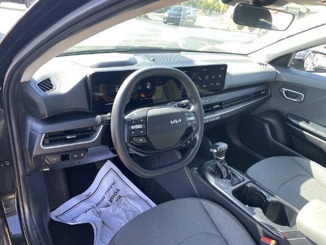 Used 2025 Kia K4 FWD image 18