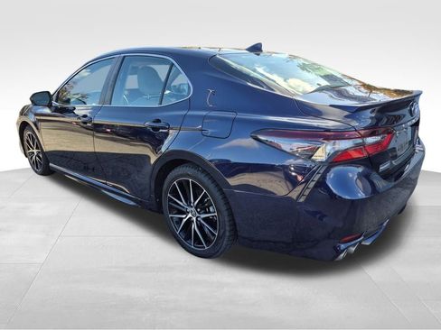 Used 2022 Toyota Camry SE image 4