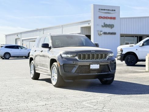 New 2025 Jeep Grand Cherokee Laredo X w/ Luxury Tech Group I image 3
