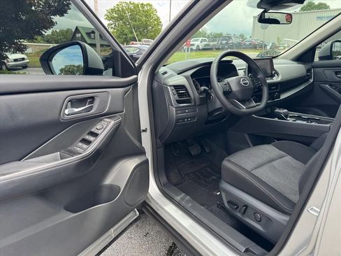 Certified 2025 Nissan Rogue SV FWD image 13