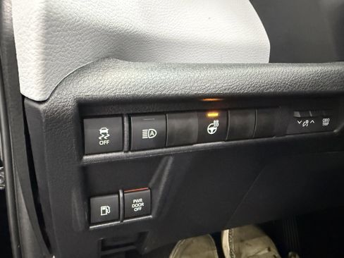 Used 2026 Toyota Sienna XSE AWD/4WD image 21