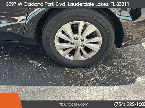 Used 2017 Kia Sedona LX w/ LX Essentials Premium Package FWD image 15
