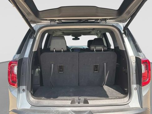 Used 2023 GMC Acadia SLT w/ Preferred Package FWD image 12