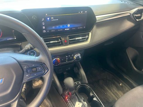 Used 2024 Chevrolet TrailBlazer LT w/ Driver Confidence Package FWD image 4