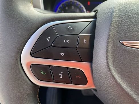 Used 2024 Chrysler Pacifica Touring-L image 18