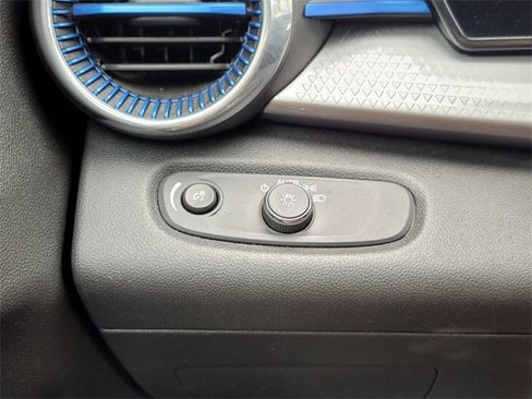 Used 2024 Chevrolet Trax LT image 37