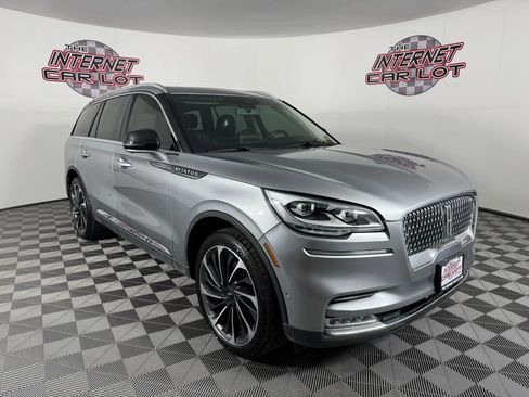 Used 2020 Lincoln Aviator Reserve w/ Equipment Group 202A image 8