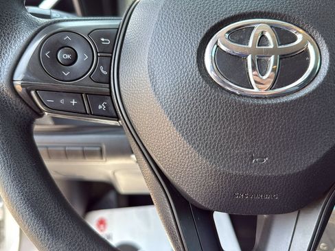 Used 2020 Toyota Corolla LE FWD image 17