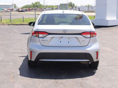 Used 2022 Toyota Corolla LE FWD image 6