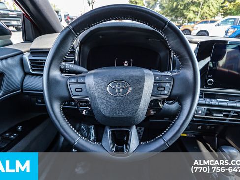 Used 2025 Toyota Camry SE image 30