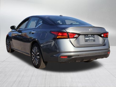 Used 2025 Nissan Altima 2.5 SV FWD image 4