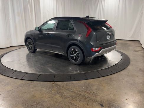 Certified 2025 Kia Niro EX image 6
