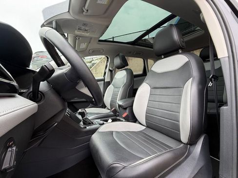 Used 2023 Volkswagen Taos SEL image 14