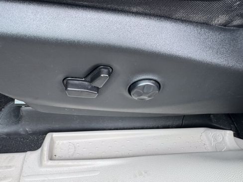 Used 2023 Chrysler Pacifica Touring-L FWD image 10