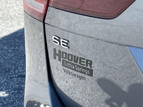 Certified 2022 Volkswagen Tiguan SE image 12