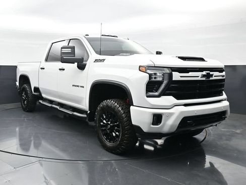 Used 2024 Chevrolet Silverado 2500 LTZ w/ LTZ Plus Package AWD/4WD image 4