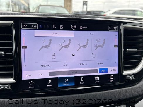Used 2024 Chrysler Pacifica Touring-L FWD image 21