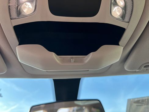 Used 2021 Chrysler Voyager LX FWD image 32
