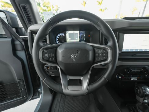 Used 2023 Ford Bronco Wildtrak image 8