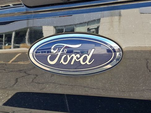 Used 2018 Ford F150 XLT w/ Equipment Group 302A Luxury AWD/4WD image 30