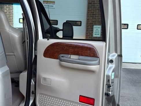 Used 2002 Ford F350 Lariat image 28