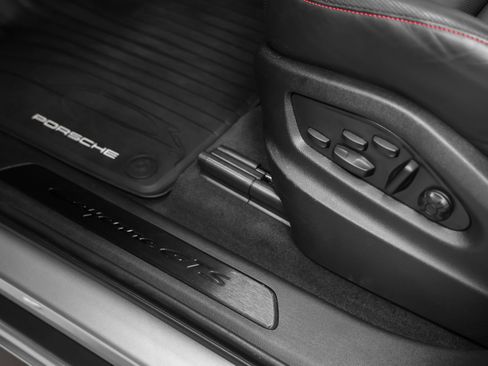 Certified 2025 Porsche Cayenne GTS AWD/4WD image 32