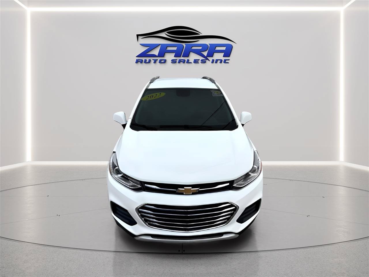 Used 2022 Chevrolet Trax LT w/ LT Convenience Package AWD/4WD image 2