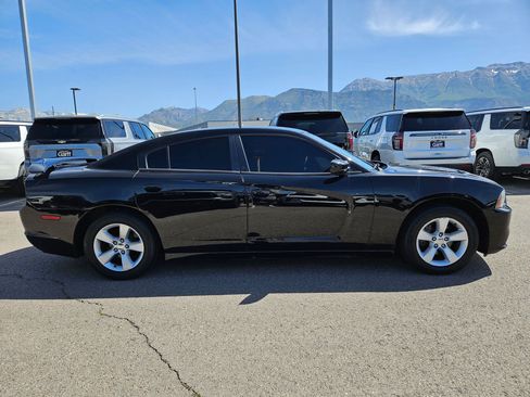 Used 2012 Dodge Charger SE RWD image 2
